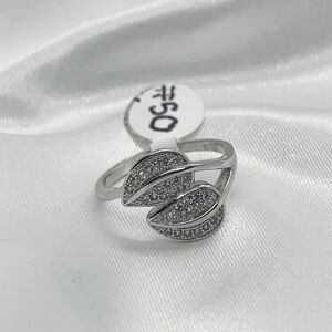 Elegant Silver Leaf Ring